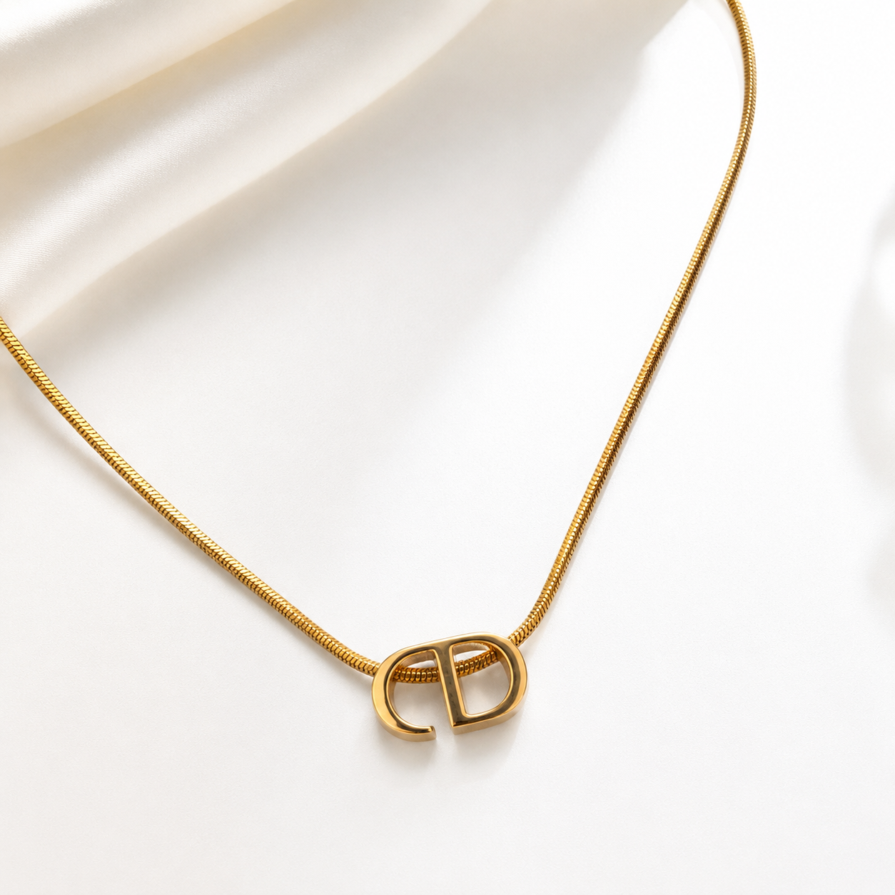 Rilieo Icon Pendant Necklace