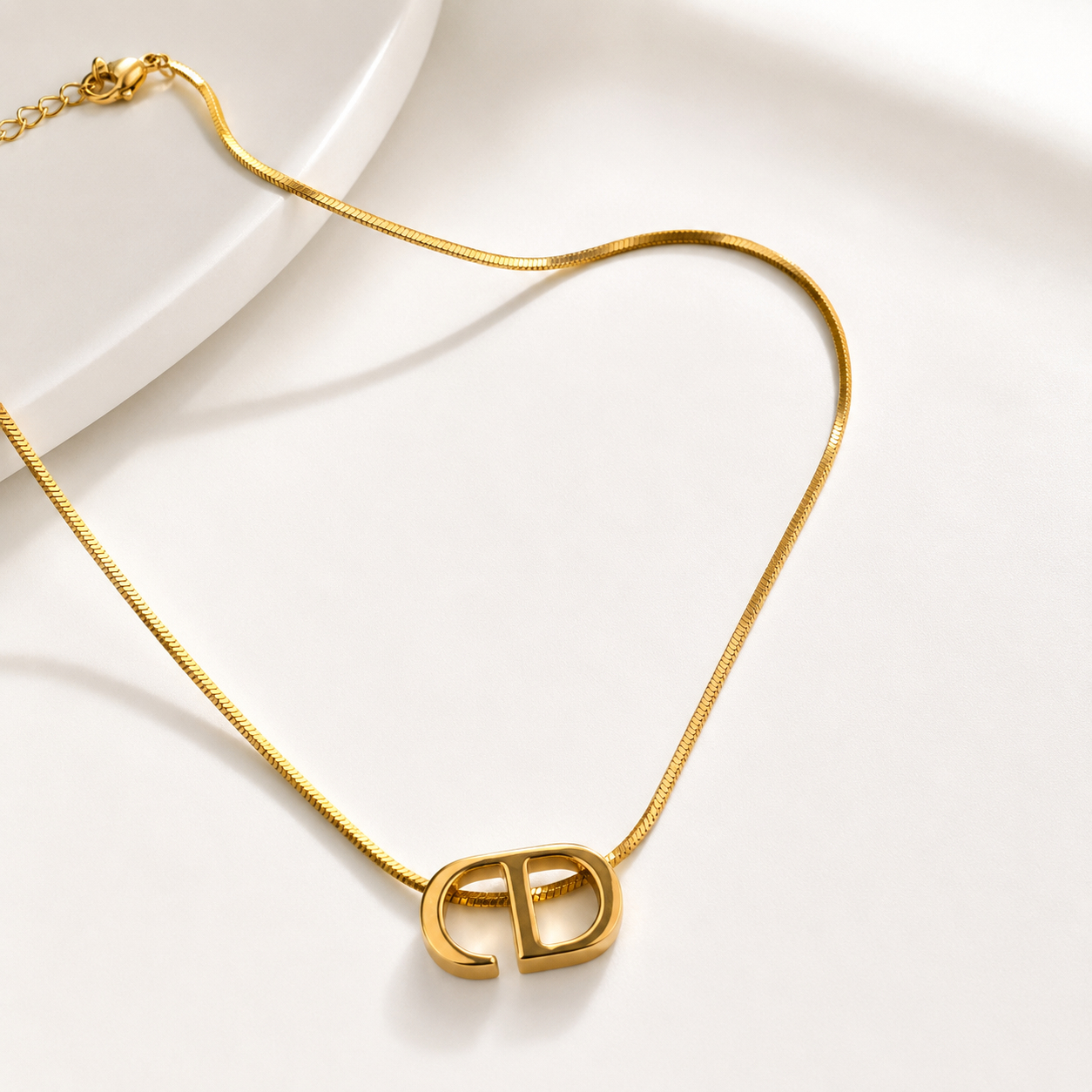 Rilieo Icon Pendant Necklace