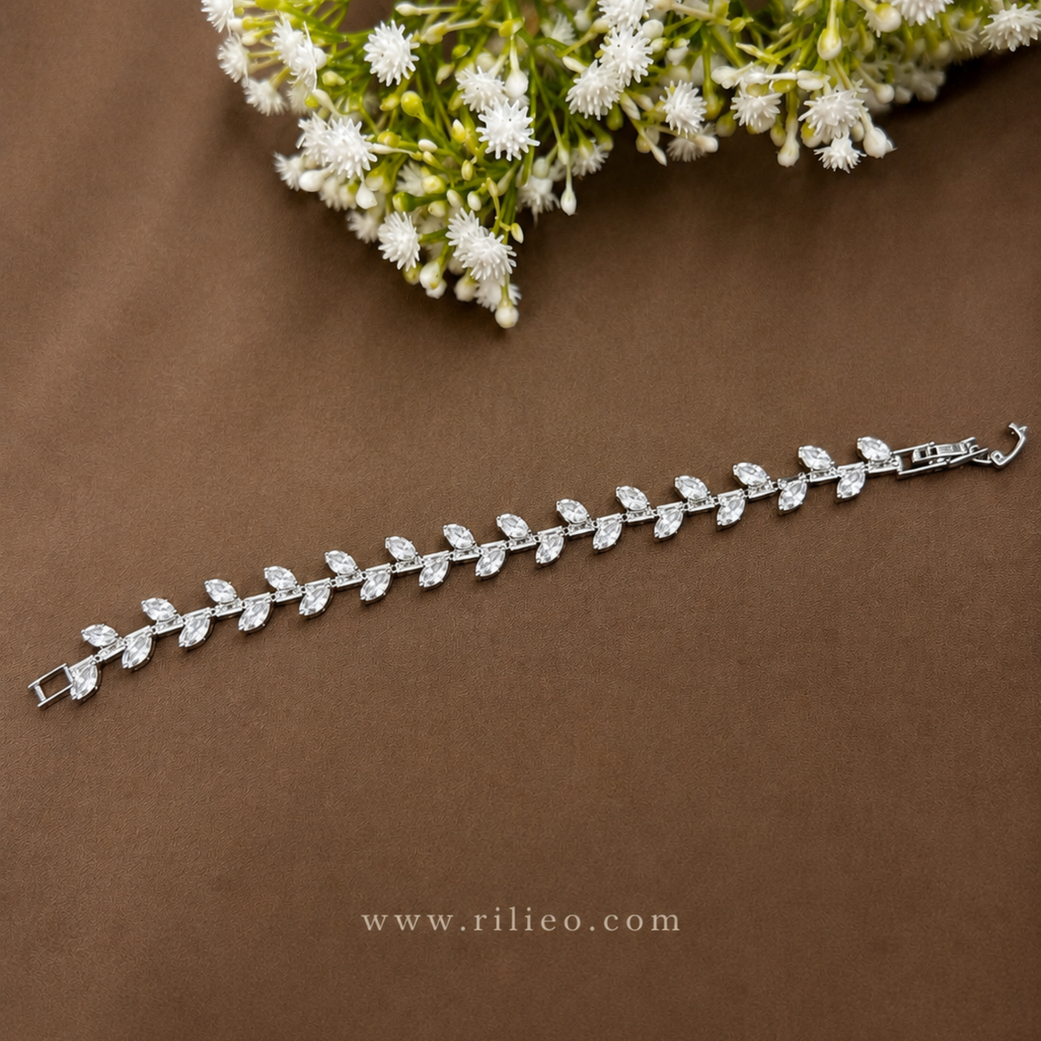 Rilieo Crystal Leaf Bracelet