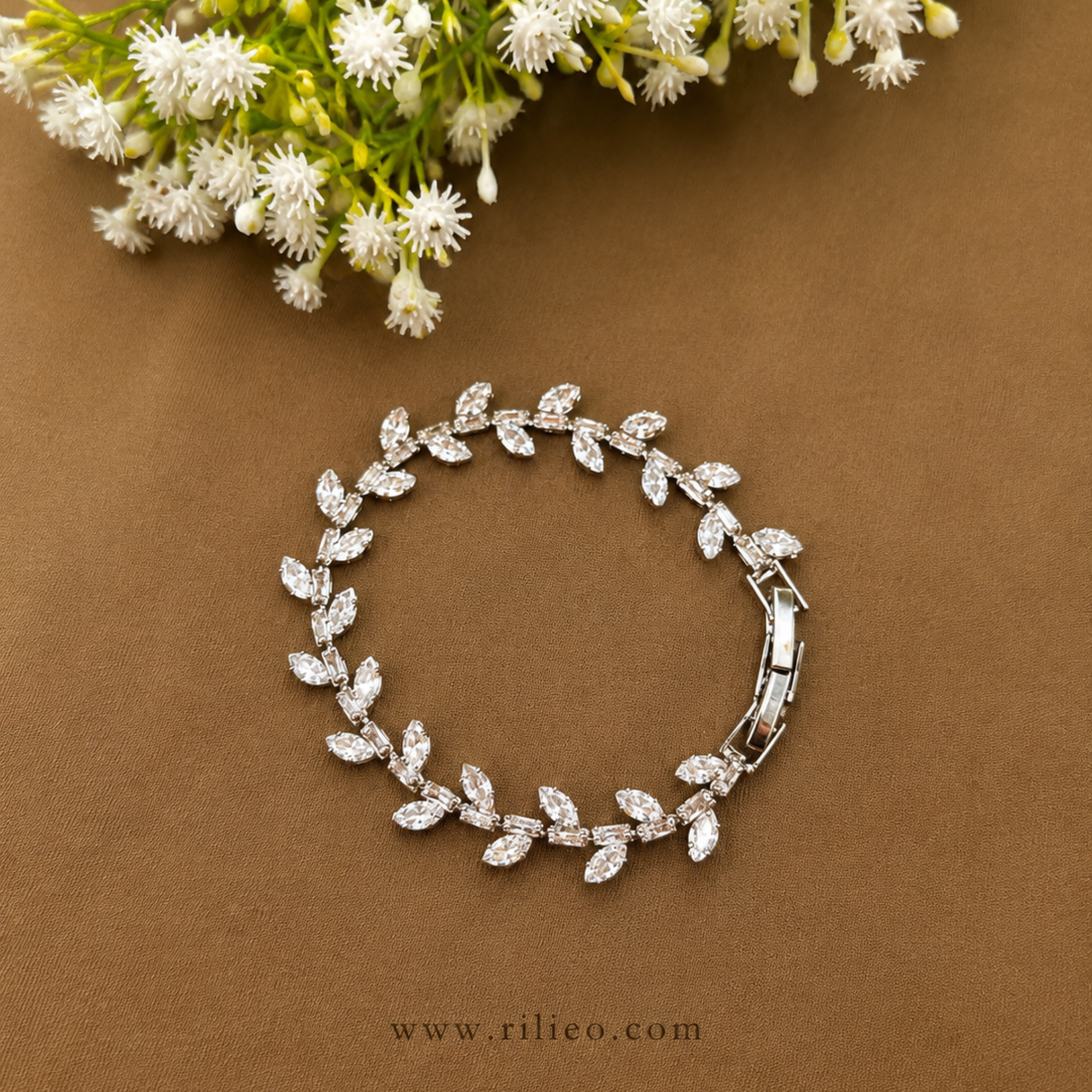 Rilieo Crystal Leaf Bracelet